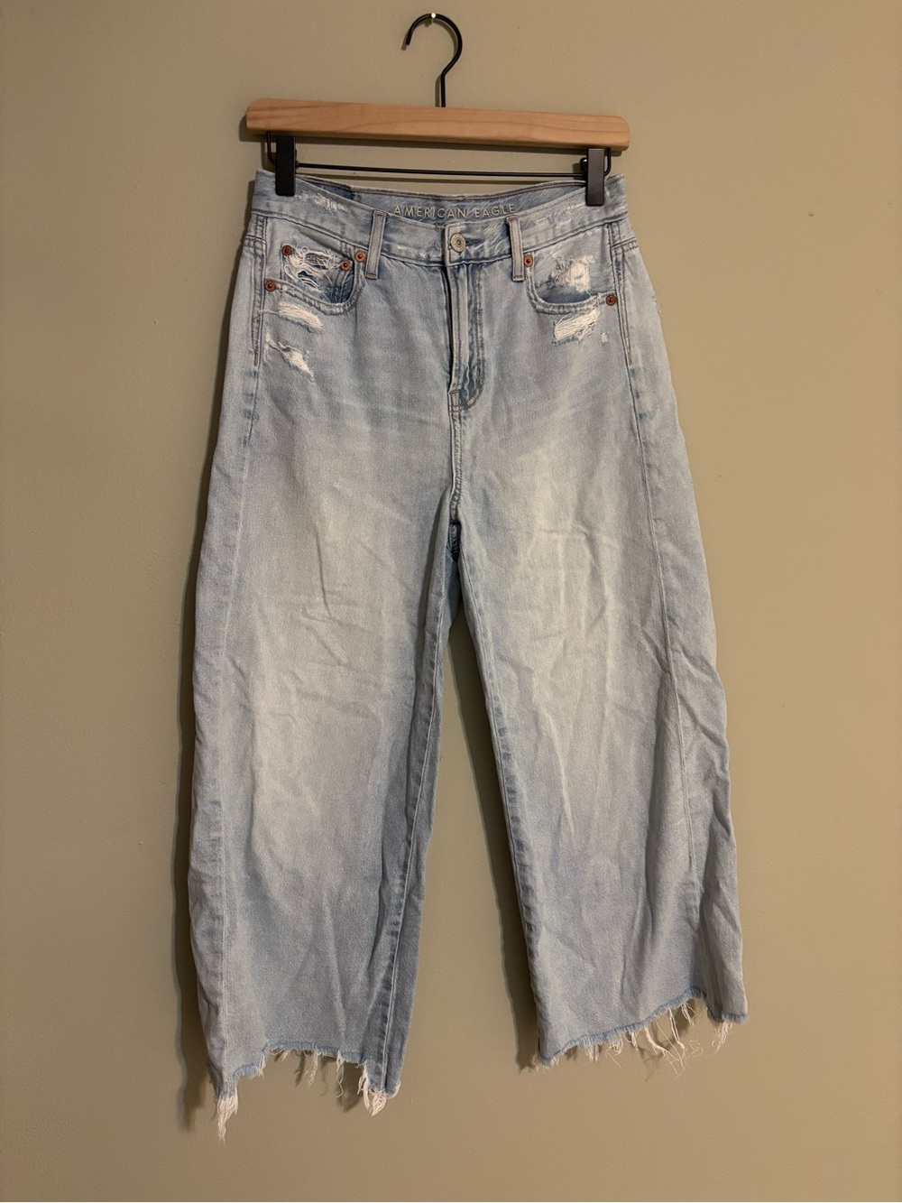 American Eagle Wide Leg Crop Light Wash Distressed Jeans